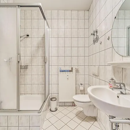 Mit Grosser Gemeinschaftsterrasse וילה *