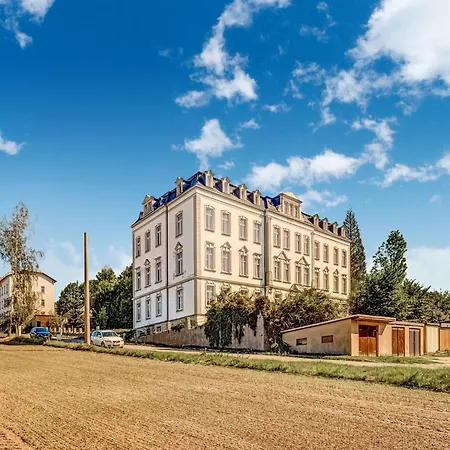 Mit Grosser Gemeinschaftsterrasse *