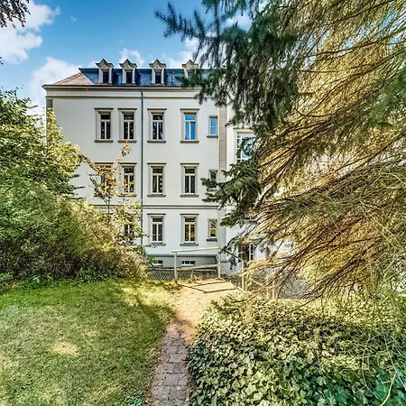 Mit Grosser Gemeinschaftsterrasse *